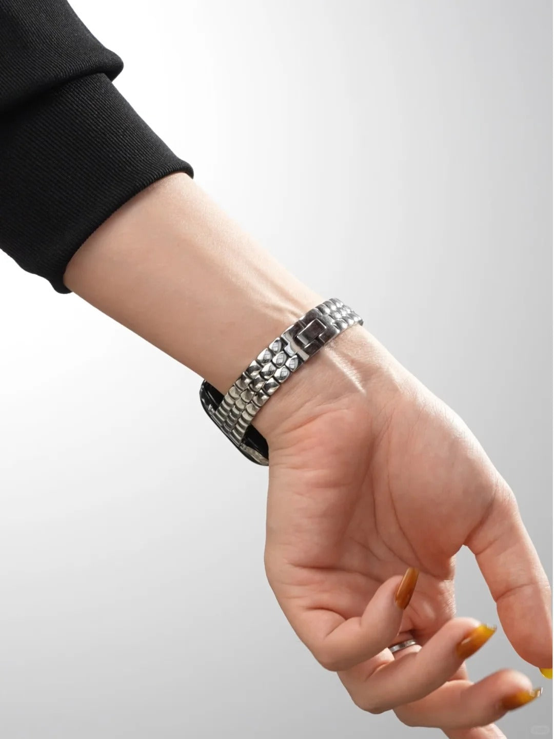 Rounded-Link Metal Bracelet